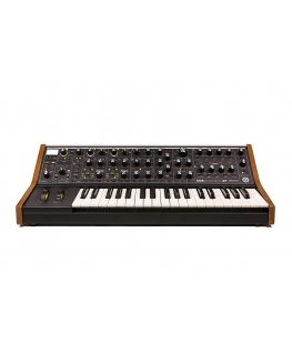MOOG SUBsequent 37 — Analogais sintezators